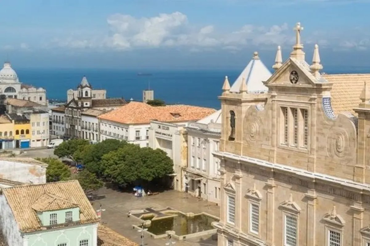 Uesc oficializa acordo para preservar patrimônio encontrado na Catedral de Salvador 