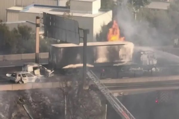 [Vídeo: Explosão de caminhão deixa 4 mortos e 17 feridos no Chile ]