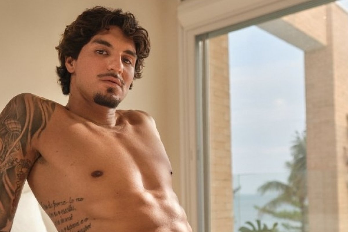 Gabriel Medina estampa a campanha “Aposente sua cueca”!
