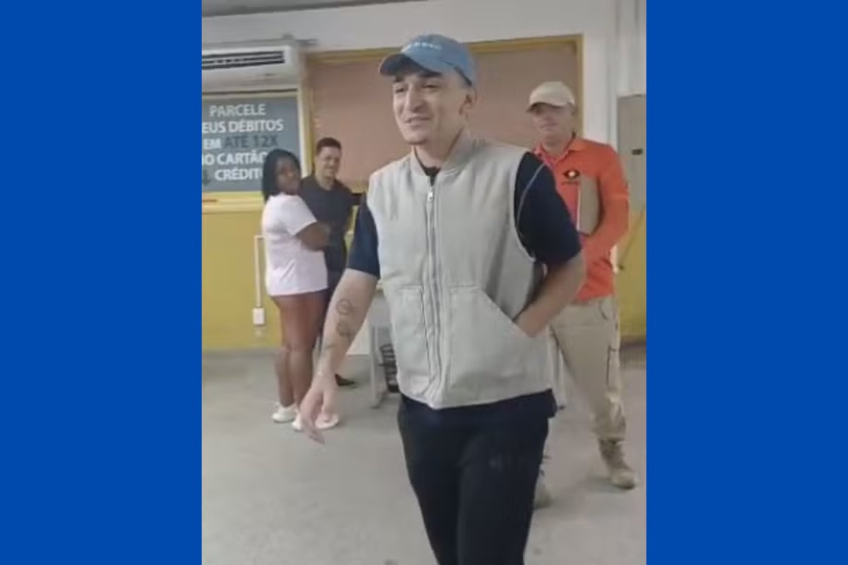 Vídeo: João Gomes dá entrada em primeira via da CNH na Bahia com novo modelo aprovado pelo governo federal