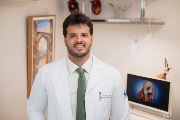 [Hemodinâmica amplia cuidado com o coração idoso: Procedimentos seguros ajudam a preservar autonomia e qualidade de vida! ]