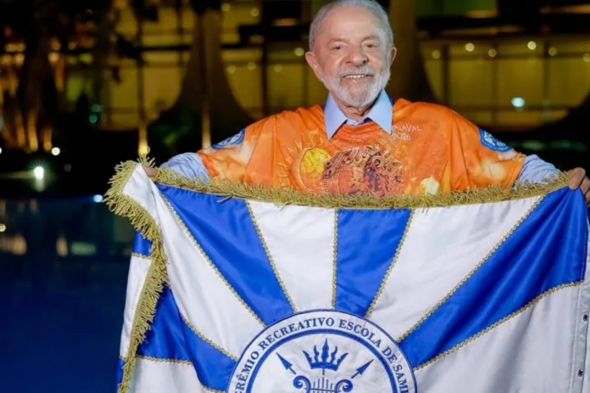 Lula diz que homenagem da Acadêmicos de Niterói, rebaixada no Carnaval, foi 'extraordinária'