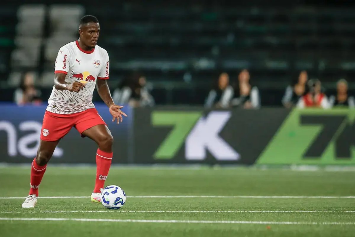 Jogador do Bragantino pede desculpas após fala machista contra árbitra