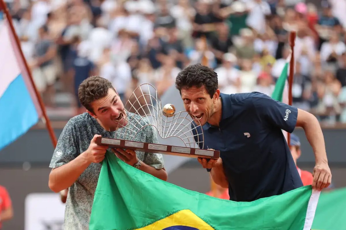 João Fonseca e Marcelo Melo garantem título de duplas do Rio Open