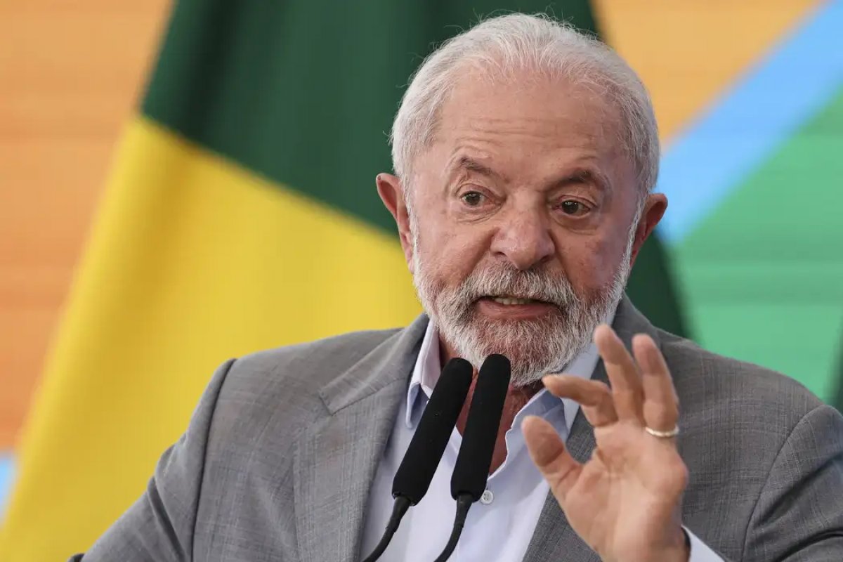 Gastos no cartão corporativo passam de R$ 1,4 bilhão em três anos de governo Lula
