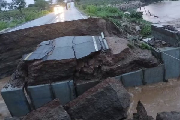[Ponte desaba após chuvas intensas na região da Chapada Diamantina]