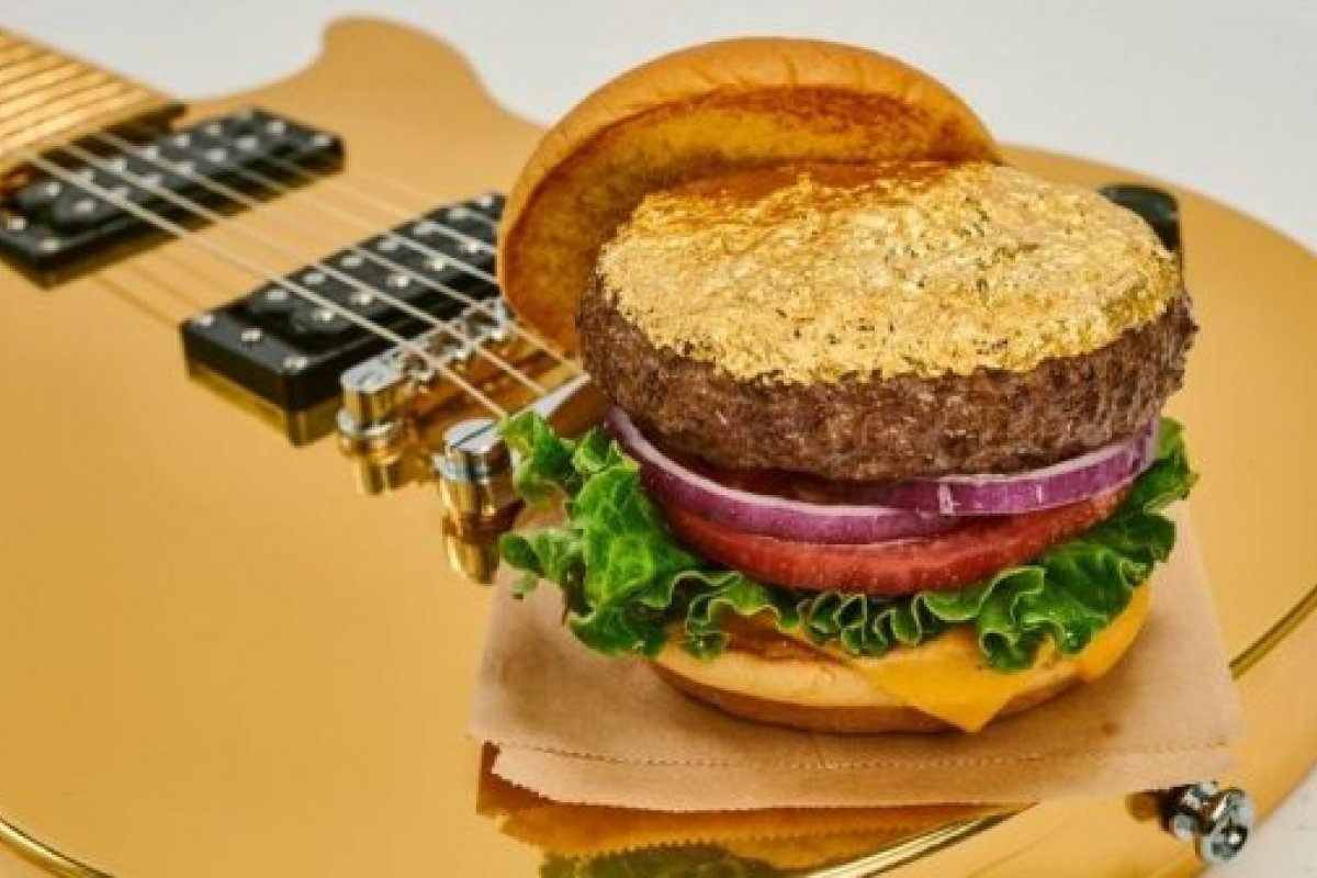 Hambúrguer coberto com ouro 24k chega ao Brasil por 119 reais
