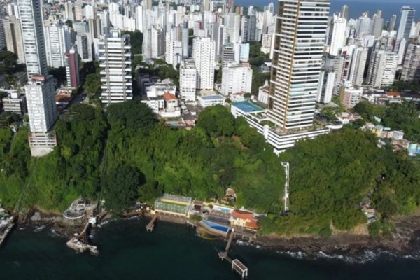 [Justiça Federal anula leilão de área verde na Encosta da Vitória após ação movida pelo CAU-BA]