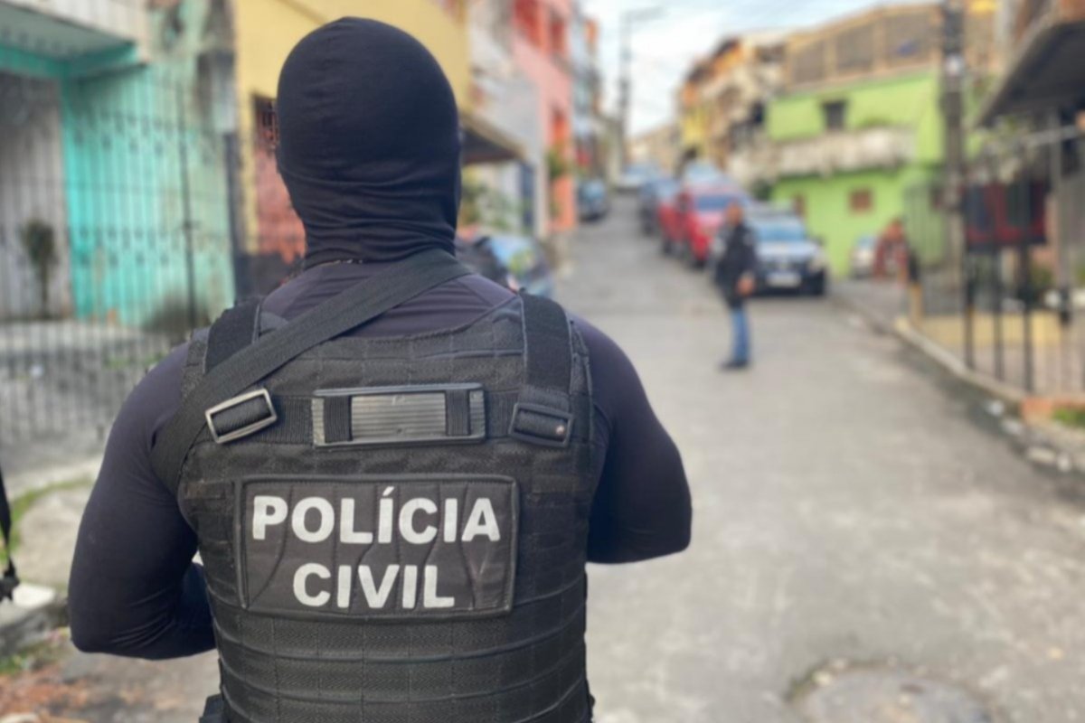 Violência doméstica em Camaçari: Homem é detido após agredir e ameaçar companheira