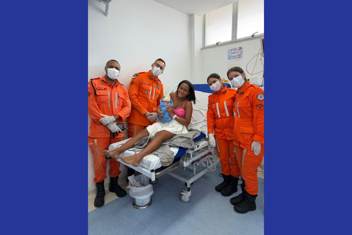 Bebê nasce em viatura do Corpo de Bombeiros em Lauro de Freitas