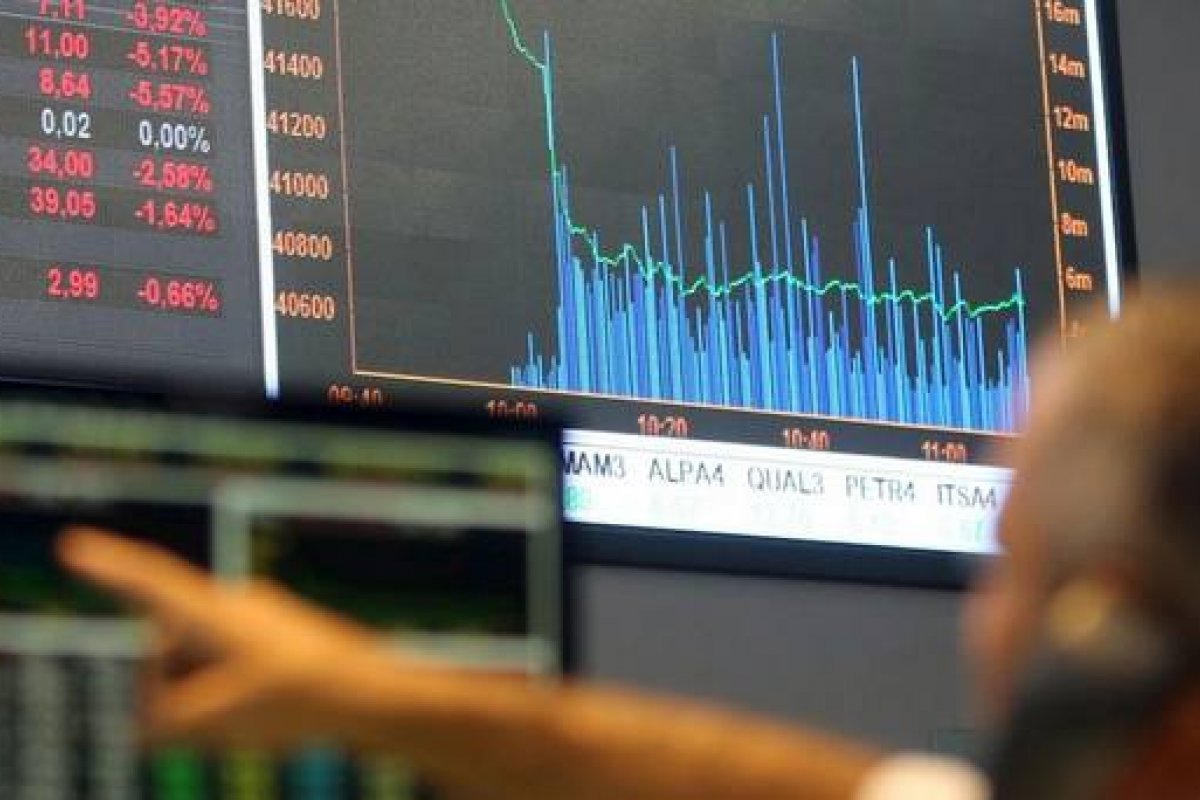 Mercado brasileiro sofre forte queda em meio ao temor global com coronavírus