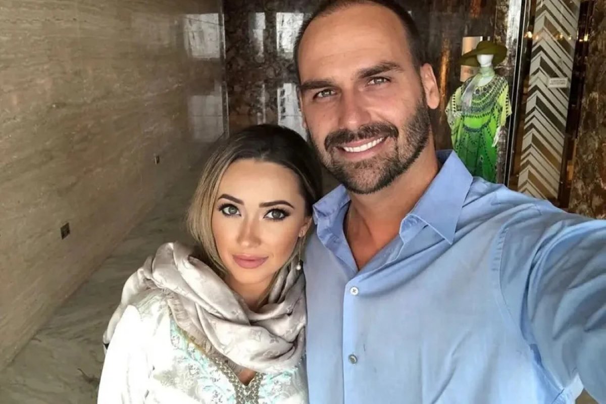 Esposa de Eduardo Bolsonaro afirma que marido "não está bem"