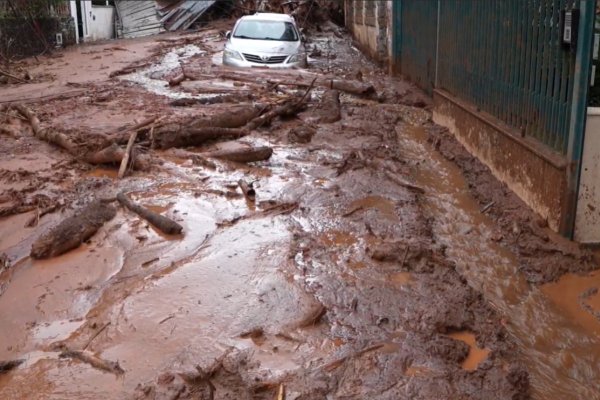 [Fortes chuvas em Minas Gerais deixam 28 mortos e 40 desaparecidos]