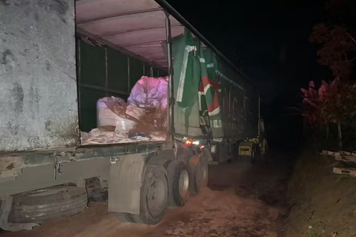 Caminhão com carga de cacau avaliada em quase R$ 1 milhão é roubado em rodovia baiana