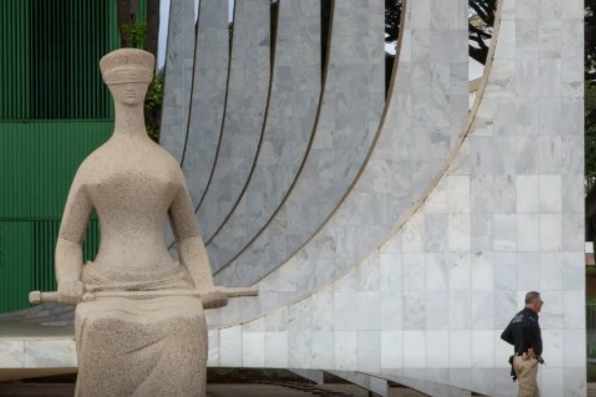 Magistrados punidos por supostos crimes sexuais continuam recebendo remunerações acima de R$ 46 mil