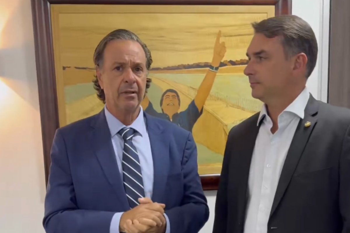 Ex-ministro "sanfoneiro" de Bolsonaro anuncia filiação ao Podemos e confirma apoio da legenda a Flávio