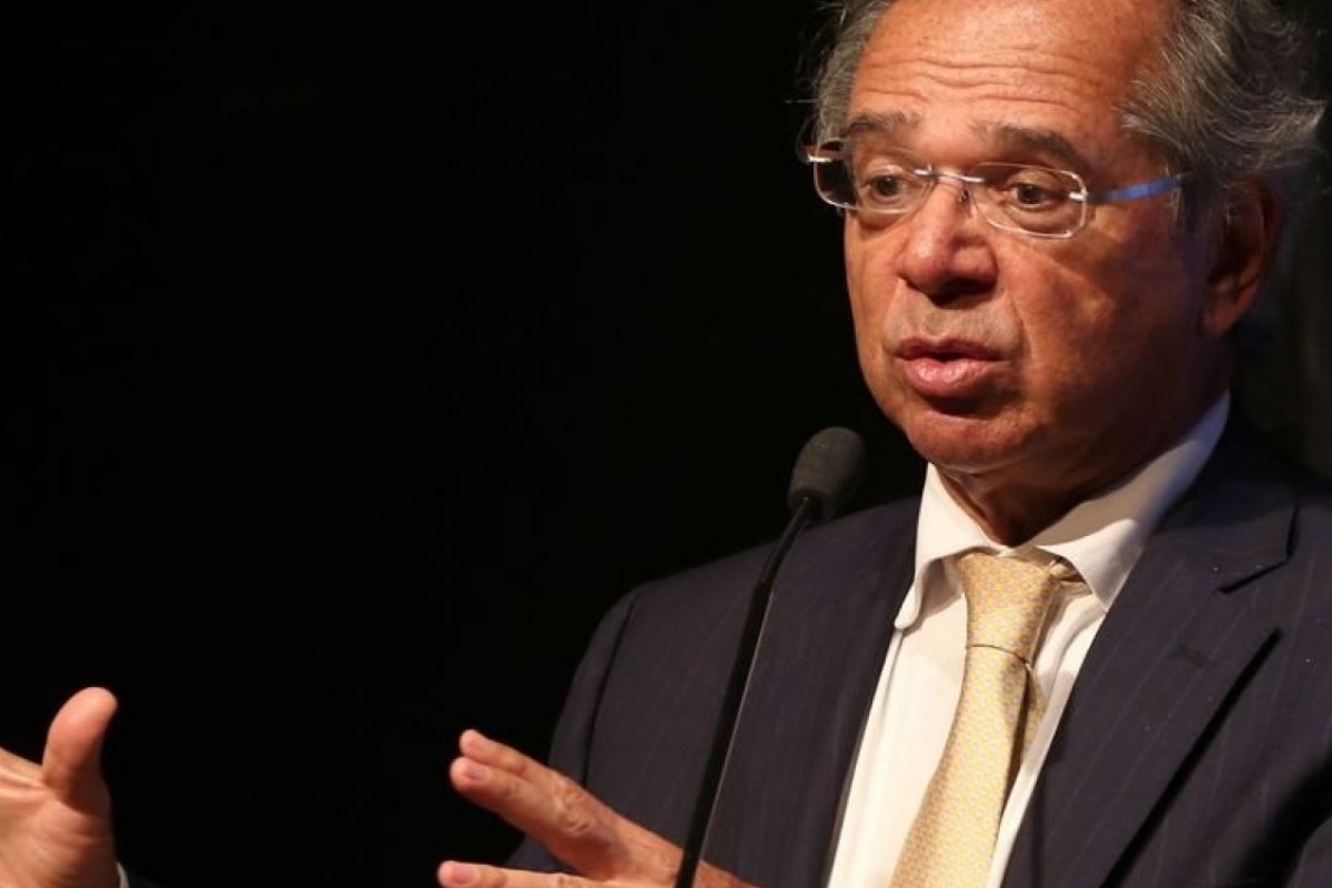 Guedes estima que coronavírus pode afetar crescimento da economia