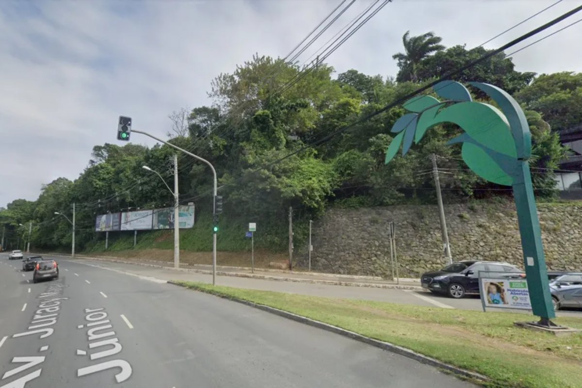Obras restringem trânsito na Avenida Juracy Magalhães, em Salvador