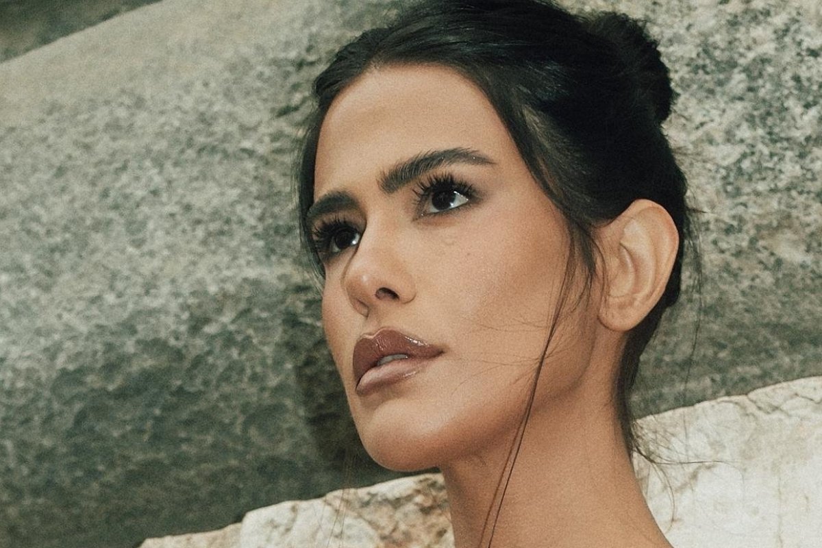 Anttónia comparece a desfile da Fendi durante Semana de Moda de Milão! 