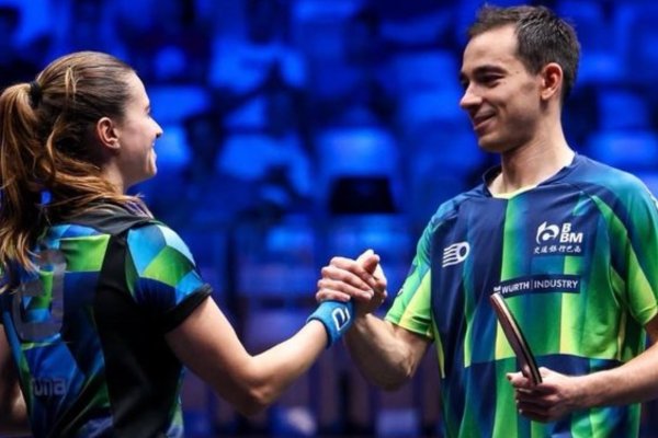 [Calderano e Bruna Takahashi vão à semi de duplas do Smash de Singapura]