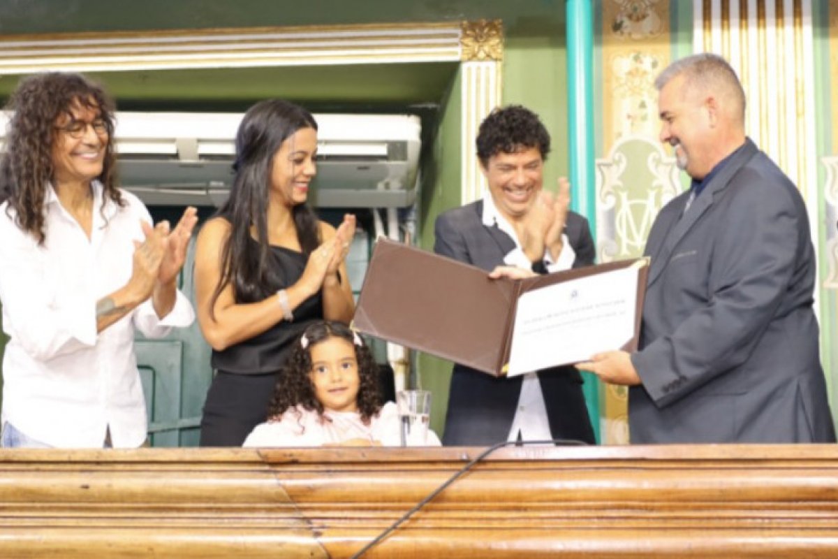 Jorge Vercillo recebe título de cidadão soteropolitano