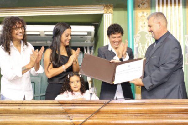 [Jorge Vercillo recebe título de cidadão soteropolitano]