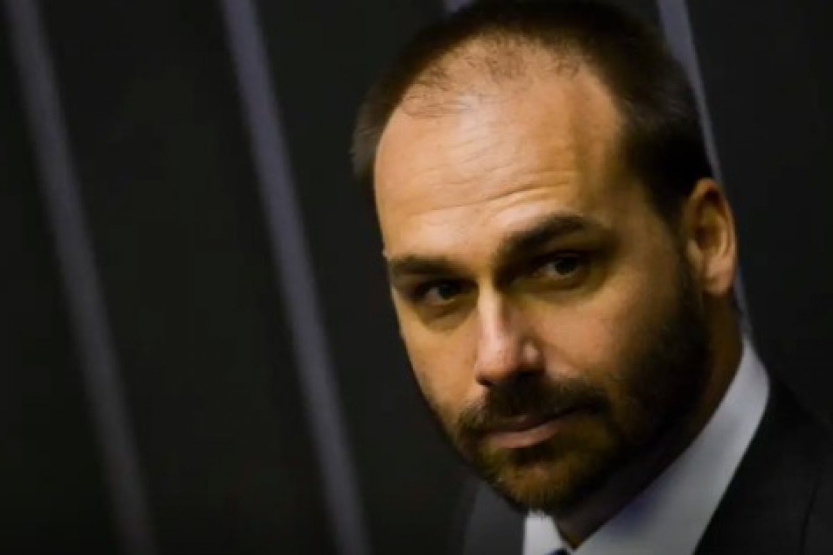 PF do Rio afasta Eduardo Bolsonaro do cargo de escrivão por faltas injustificadas