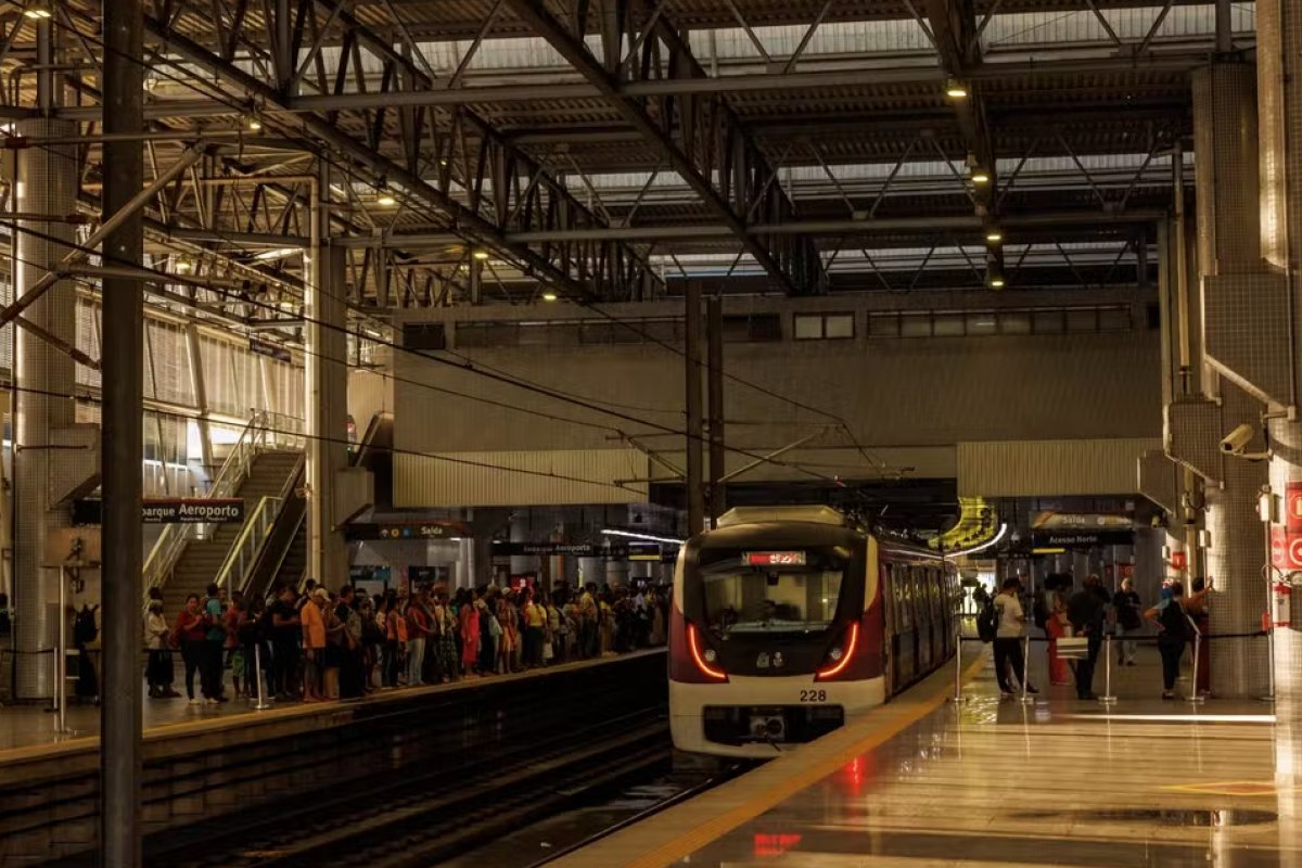 Metrô de Salvador registra aumento de 14% em objetos perdidos durante o carnaval; veja como resgatar