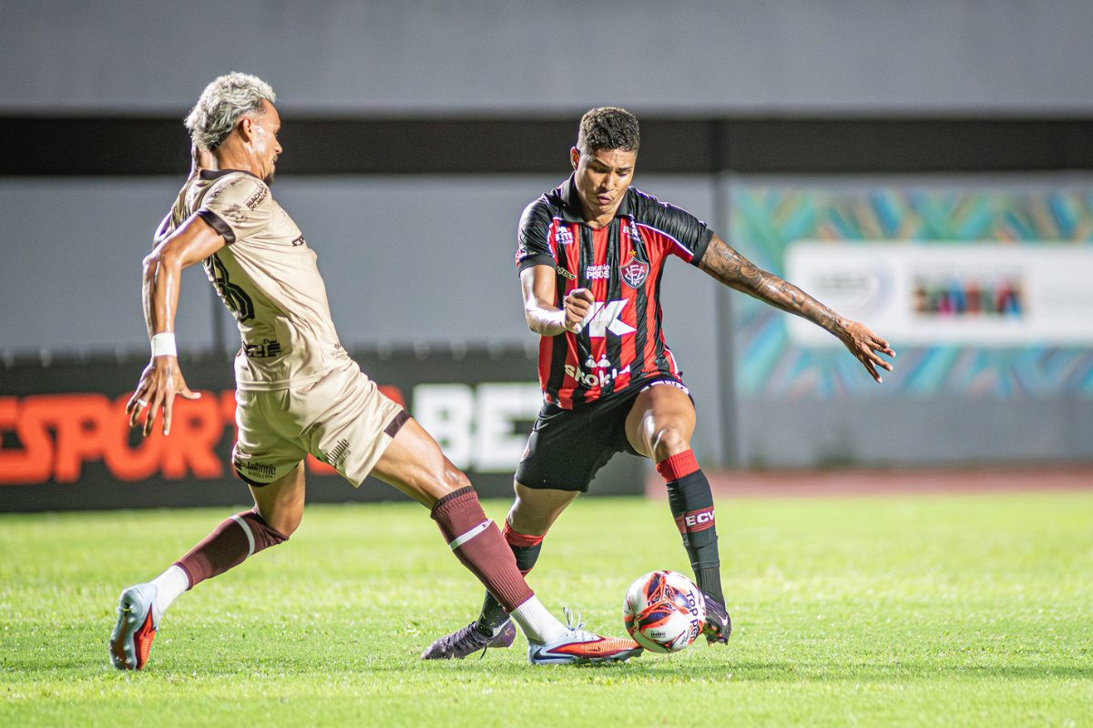 Vitória e Jacuipense disputam vaga na final do Baiano em duelo de Leões