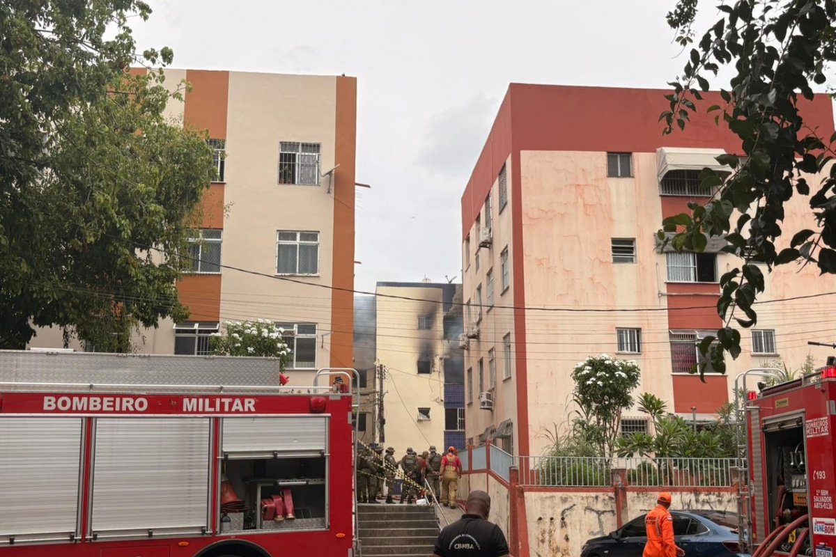 Vídeo: quatro das 12 pessoas evacuadas após explosão em prédio foram encaminhas para hospital, diz coronel dos Bombeiros
