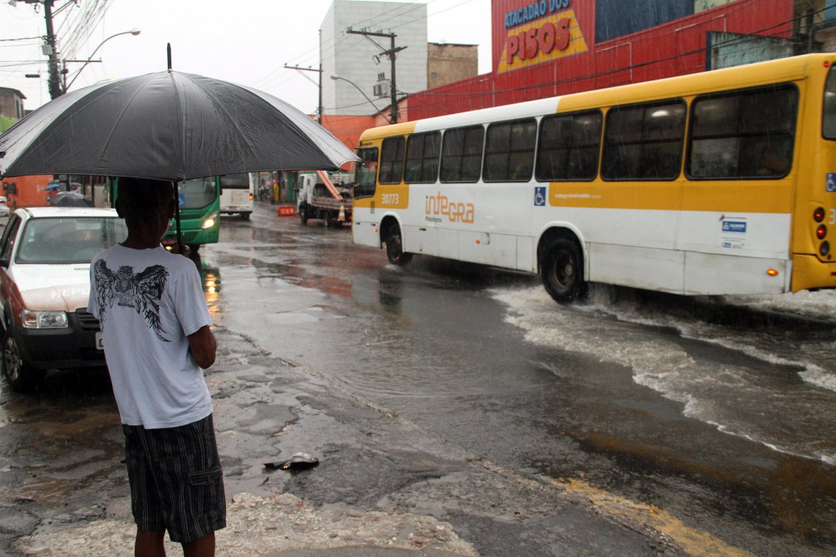 Salvador terá fim de semana com chuvas e risco de alagamentos
