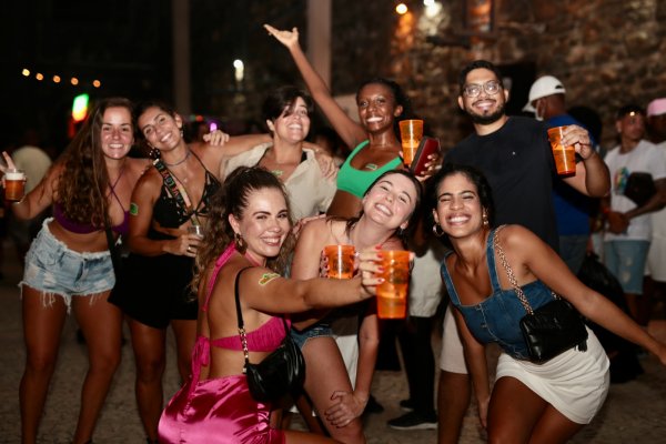[Festival Pagode Por Elas chega à segunda edição celebrando a diversidade da voz feminina! ]