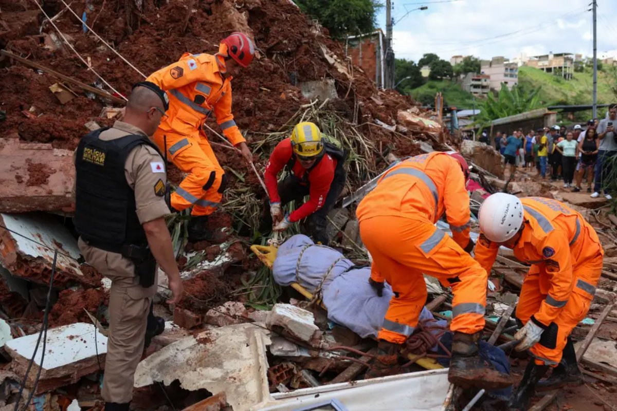 Sobe para 70 o número de mortos pelas chuvas em Minas Gerais