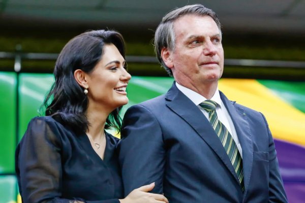 Em carta, Bolsonaro defende Michelle de ataques [Em carta, Bolsonaro defende Michelle de ataques