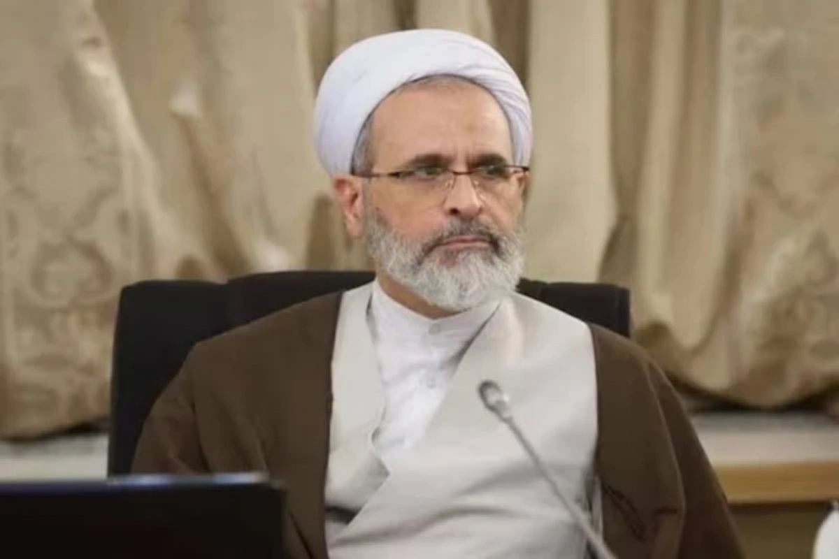 Irã elege Alireza Arafi como líder supremo interino