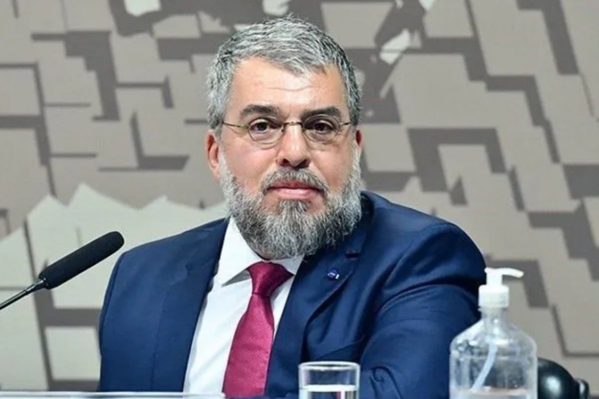 Embaixador do Brasil no Irã alerta que internet foi cortada e orienta brasileiros a permanecerem em casa