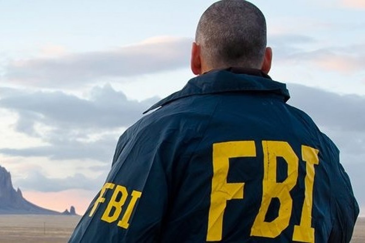 FBI apura terrorismo em ataque que matou dois em bar dos EUA; atirador estaria com bandeira do Irã