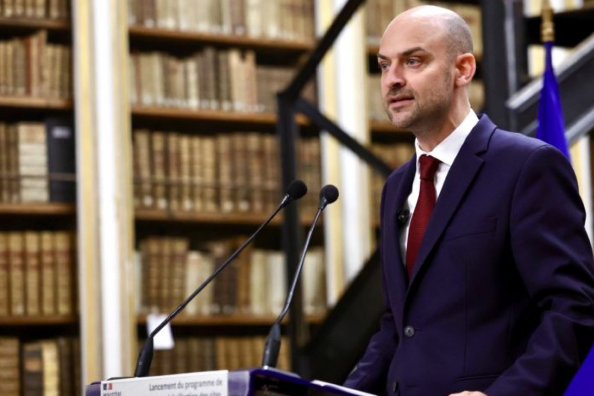 Ministro da França diz que país está 'pronto para participar' de defesa de países do Golfo