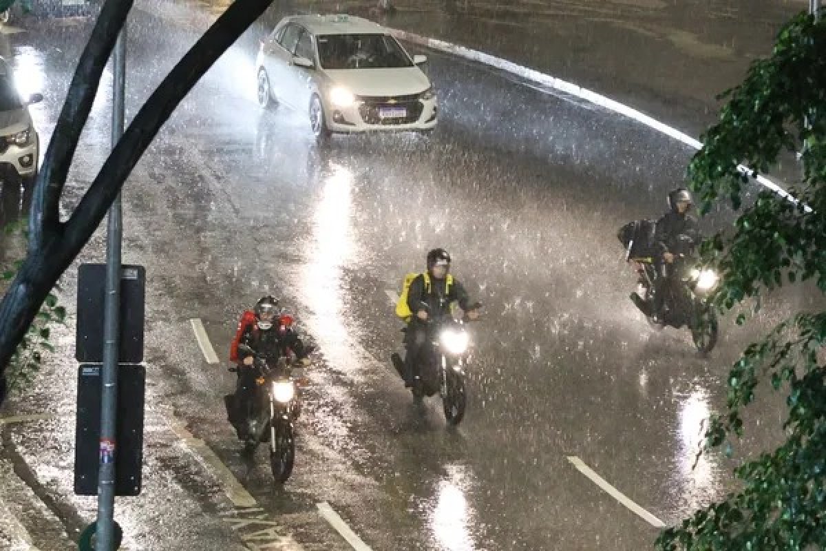 Alerta de grande perigo para chuva intesas é renovado na Bahia