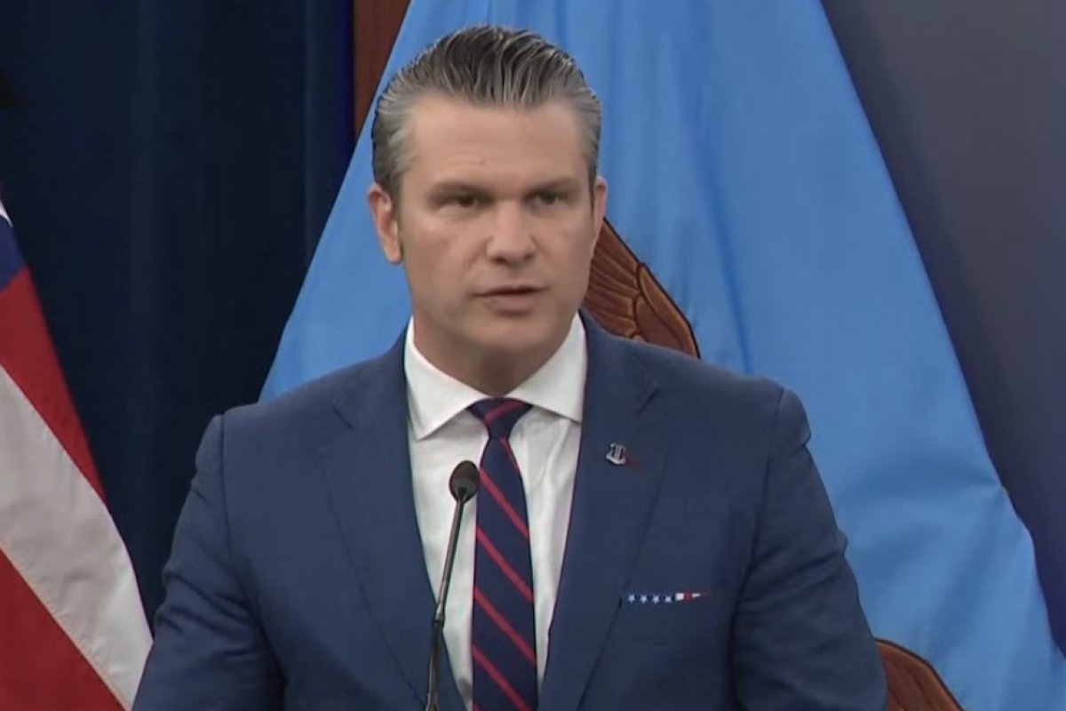 Ataques ao irã não têm como objetivo a mudança do regime, diz secretário de Defesa dos EUA