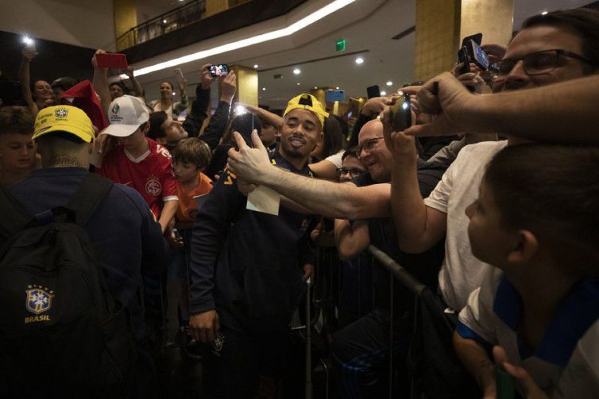 Brasil treina em Porto Alegre para jogo das quartas de final