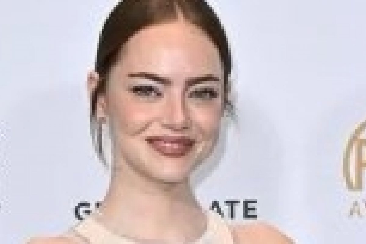 Calvin Klein veste Emma Stone para a 37ª edição do Producers Guild of America Awards!