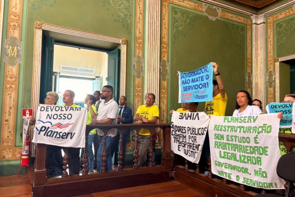 [Vídeo: Em meio a protesto contra aumento do Planserv, vereadores protagonizam bate-boca na Câmara]