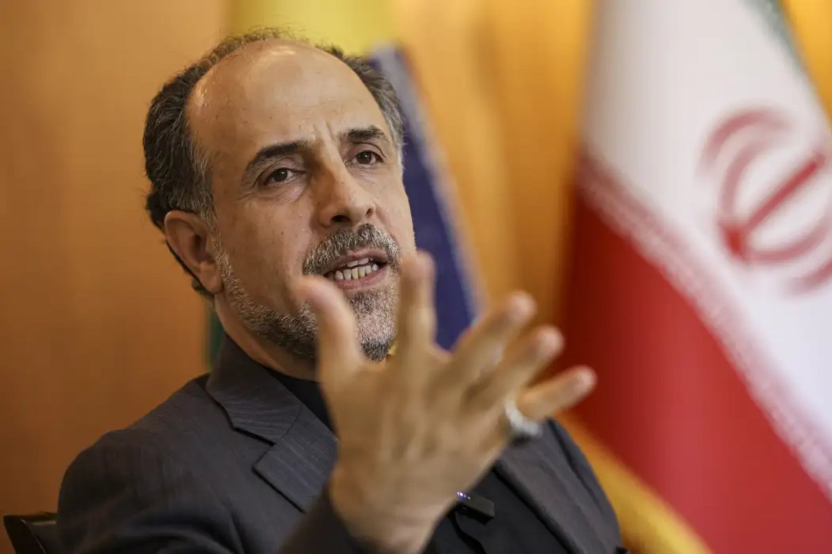 "O presidente atual dos EUA pensa que é o rei do mundo", afirma embaixador do Irã no Brasil