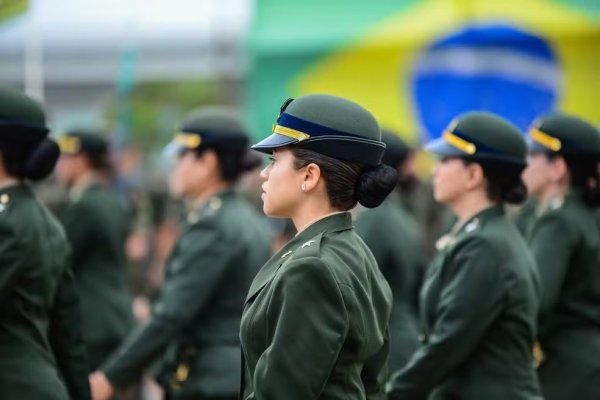 [Primeira turma de mulheres combatentes do Exército se forma em Salvador]