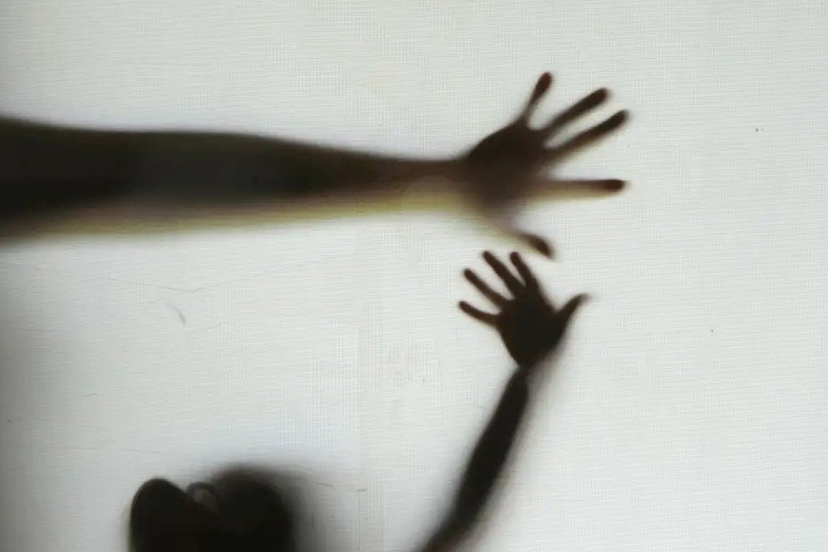 Jovens indiciados por estupro coletivo no Rio estão foragidos