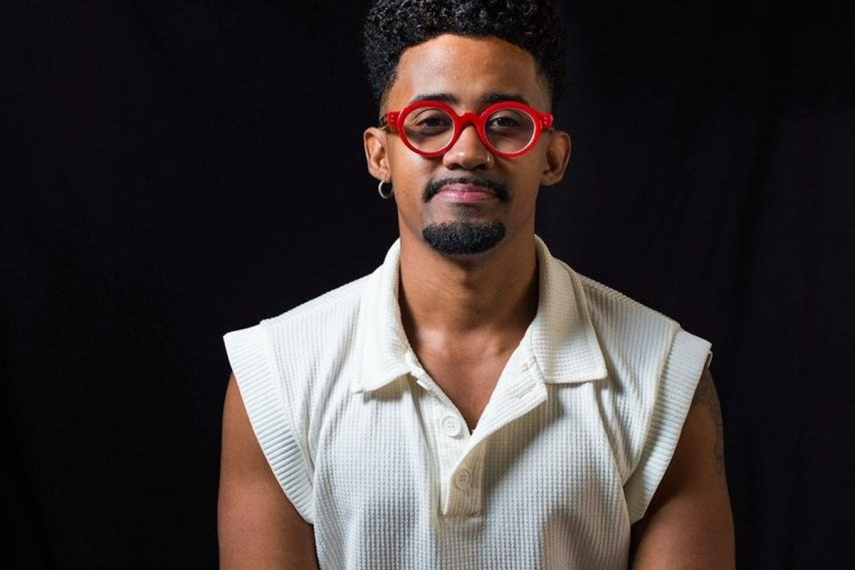 Jornalista e escritor baiano transforma vivências periféricas em literatura no livro 'Sobre Nós'