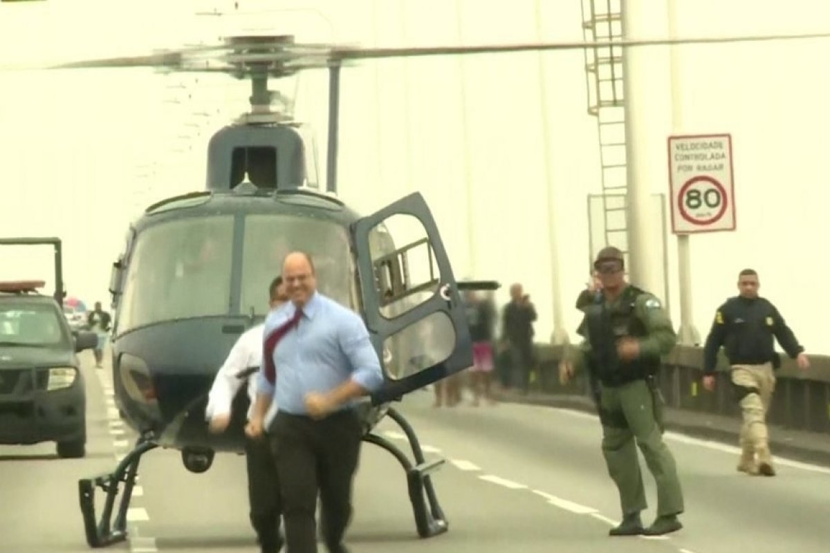 Governador Witzel fez 121 viagens de helicóptero no primeiro ano de mandato