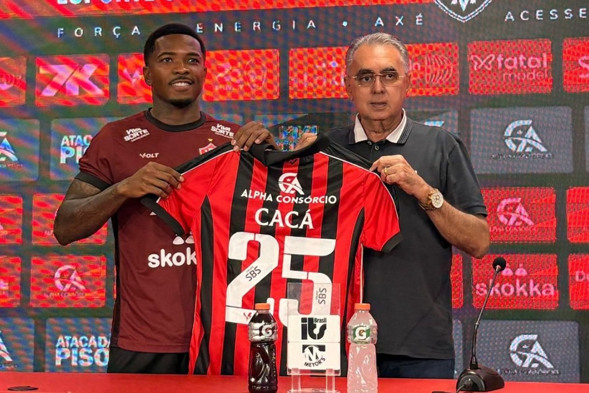 Apresentado oficialmente no Vitória, Cacá diz que acompanhará elenco na final do Baiano