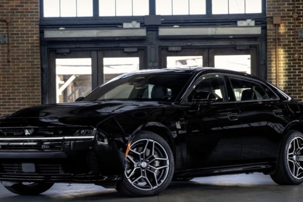 [Dodge Charger a gasolina se destaca e ganha espaço que seria do elétrico ]